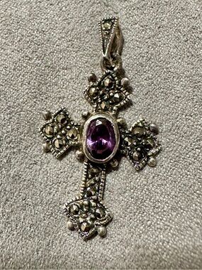 Art Deco 925 Sterling Silver Marcasite Cross Pendant with Amethyst center stone